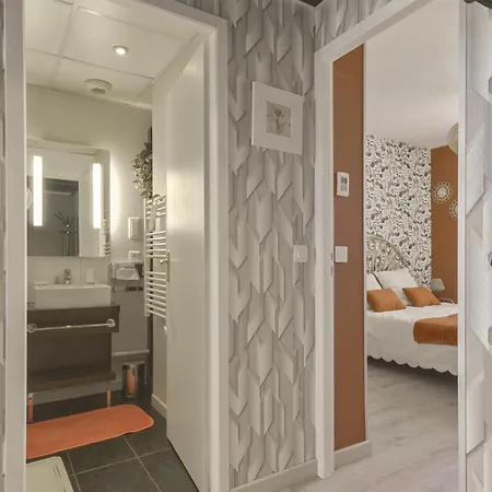 Le Mounier T2 Avec Climatisation & Balcon Et Parking Gratuit Apartment *